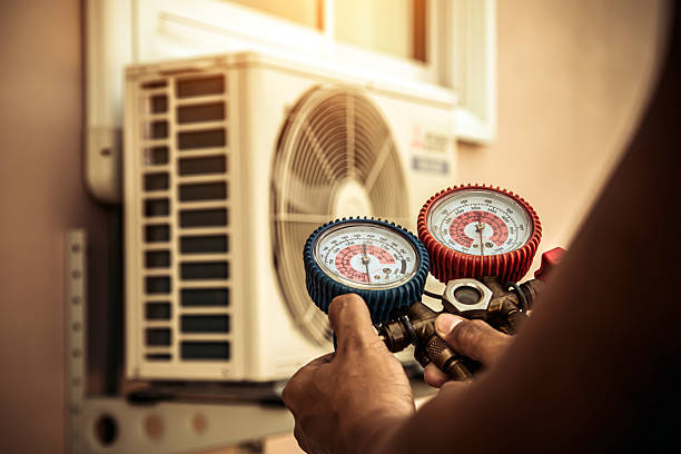 Professional Ac Installation technician working in Lindsay, OK